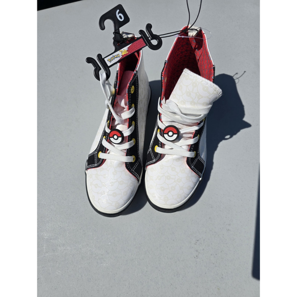 Pokemon Pickachu Kids Shoes Size 6 - Picture 3 of 5